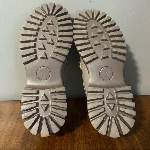 VANELi Women's Zaya platform loafer Like new condition. Women’s size 9.5 Narrow - Picture 12 of 14